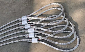 Precauções para levantar eslingas e aparelhos.